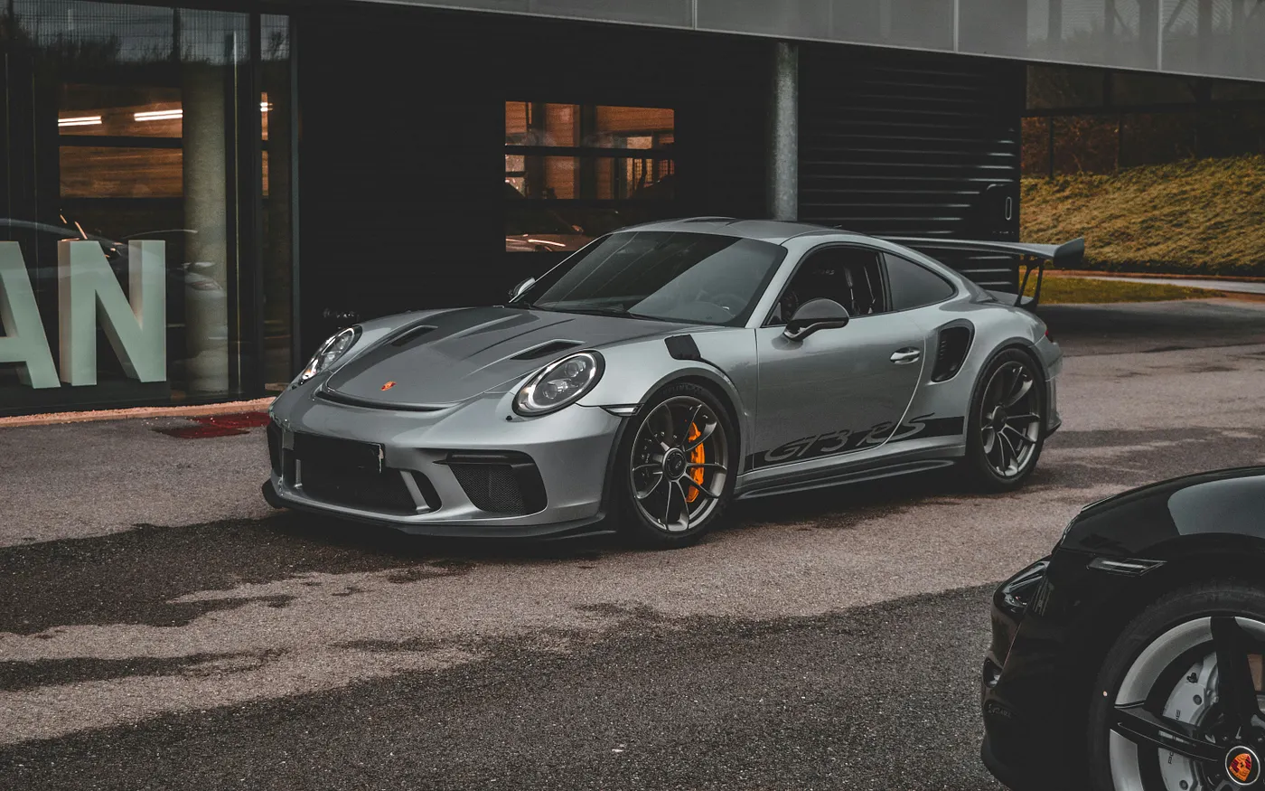 Experience the Thrill: Why Subscribing to a Porsche 911 with MotorEnvy is an Ultimate Choice